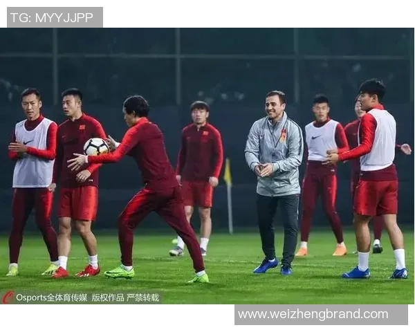 《天下足球专访系列揭示球星背后的真实故事与成长历程》